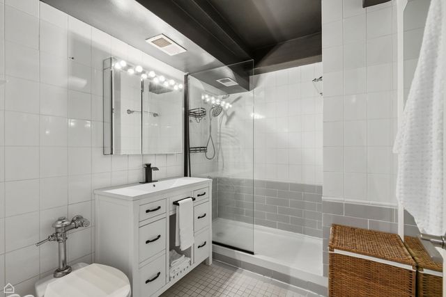 5801 N Sheridan Road 7B, Chicago, IL 60660