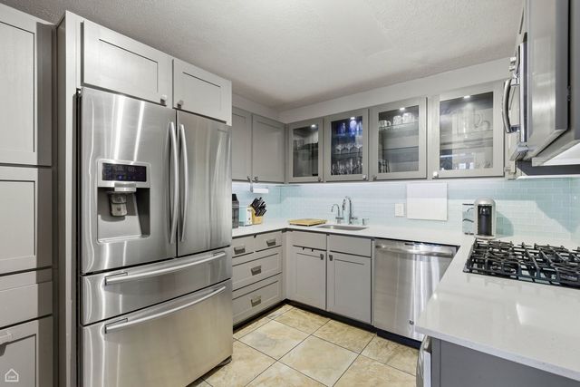 5801 N Sheridan Road 7B, Chicago, IL 60660