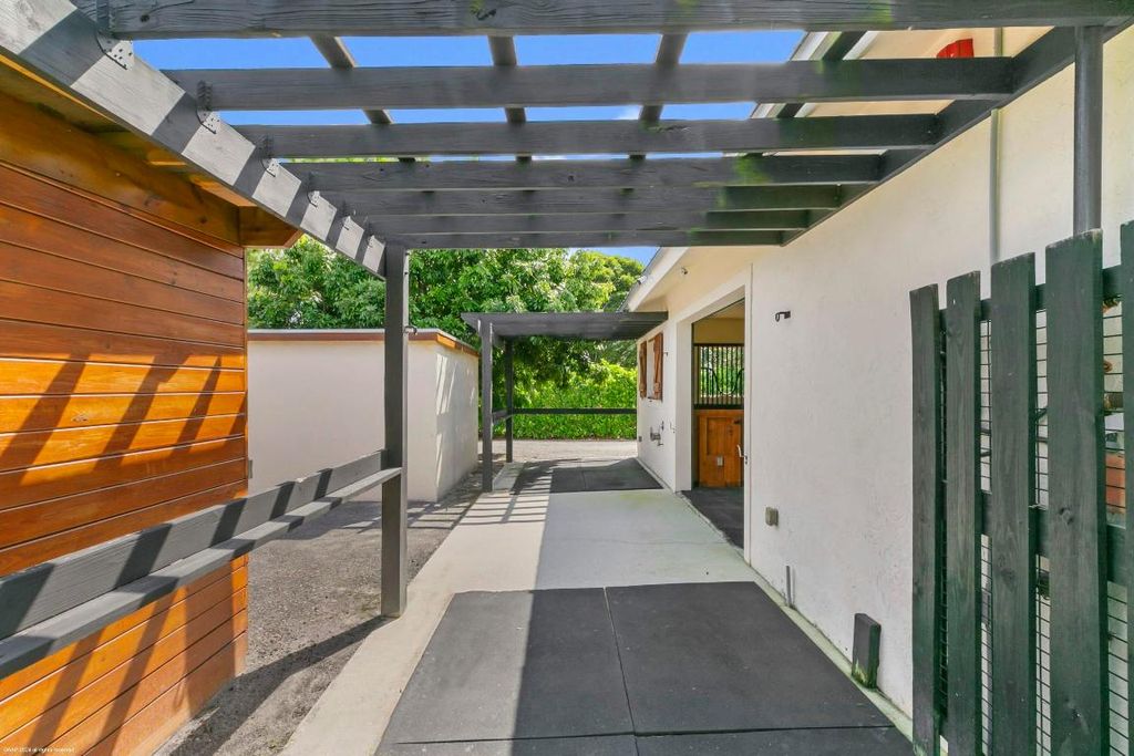 Image 13 of property listing at 14965 Oatland Court, Wellington, FL 33414