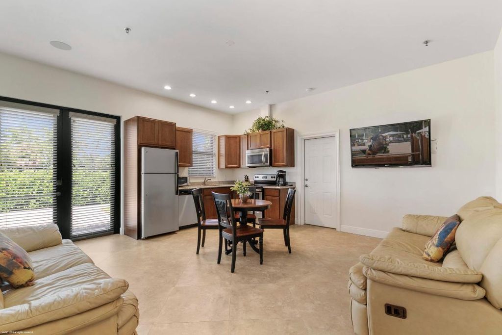 Image 15 of property listing at 14965 Oatland Court, Wellington, FL 33414