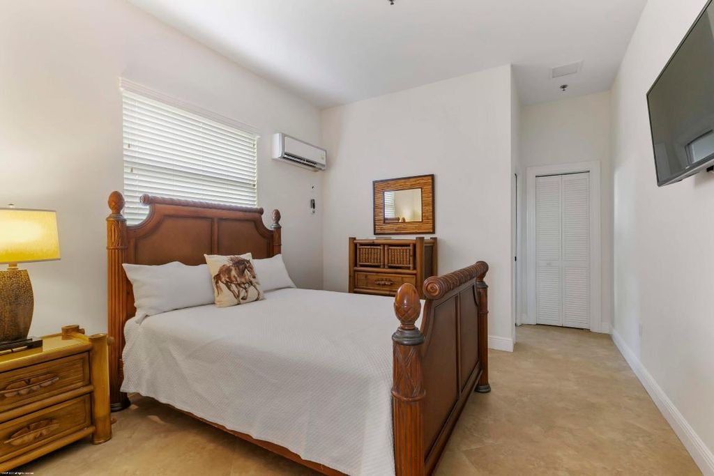 Image 17 of property listing at 14965 Oatland Court, Wellington, FL 33414