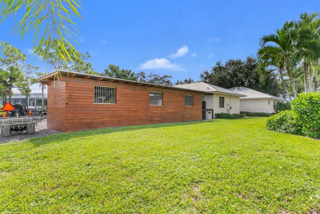 Image 21 of property listing at 14965 Oatland Court, Wellington, FL 33414