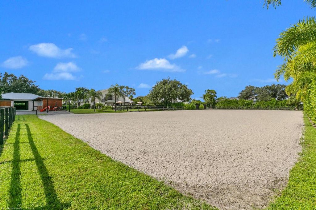 Image 22 of property listing at 14965 Oatland Court, Wellington, FL 33414