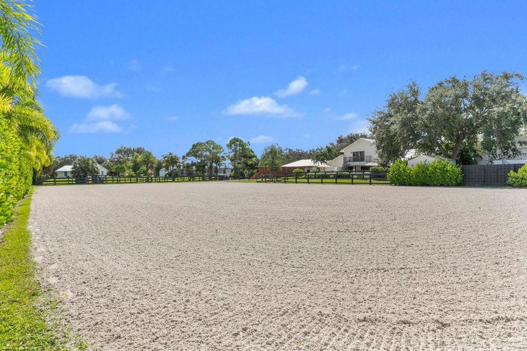 Image 23 of property listing at 14965 Oatland Court, Wellington, FL 33414