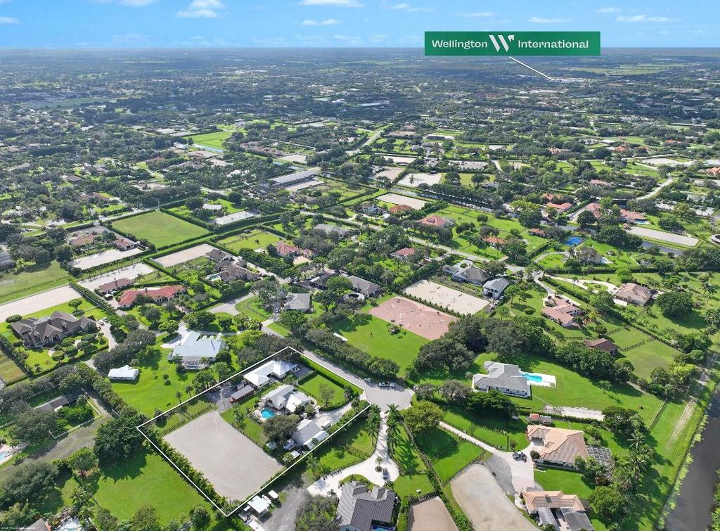 Image 27 of property listing at 14965 Oatland Court, Wellington, FL 33414