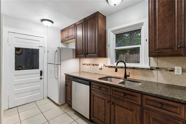 6132 Holmes Street, Kansas City, MO 64110