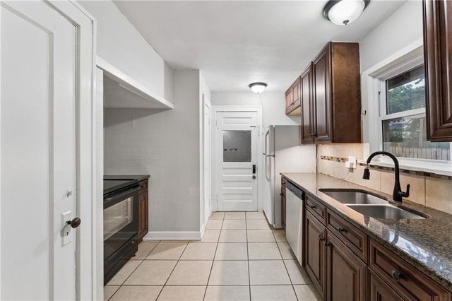 6132 Holmes Street, Kansas City, MO 64110