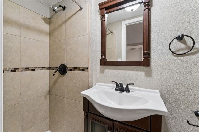 6132 Holmes Street, Kansas City, MO 64110