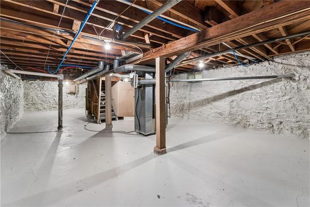 6132 Holmes Street, Kansas City, MO 64110