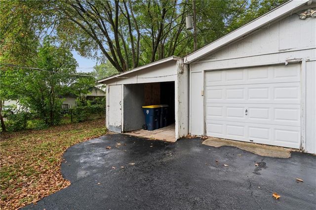 6132 Holmes Street, Kansas City, MO 64110