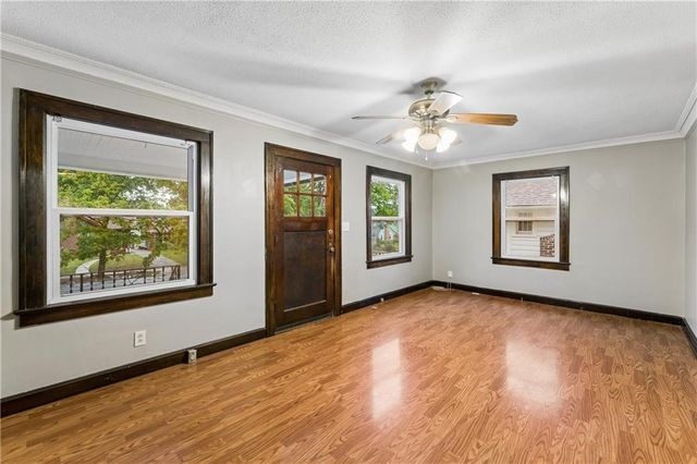 6132 Holmes Street, Kansas City, MO 64110
