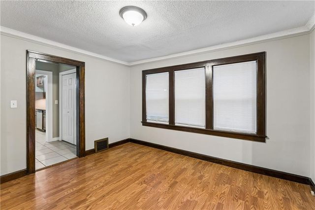 6132 Holmes Street, Kansas City, MO 64110