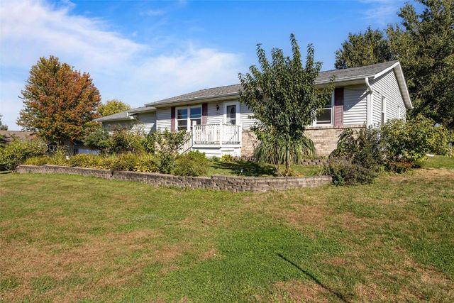 1010 North View Dr., Center Point, IA 52213