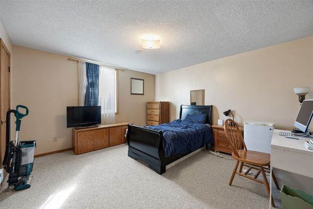 1010 North View Dr., Center Point, IA 52213