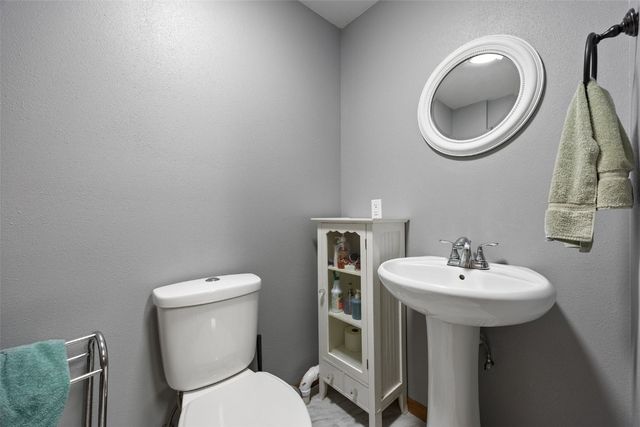 1010 North View Dr., Center Point, IA 52213