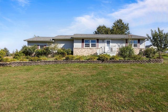 1010 North View Dr., Center Point, IA 52213