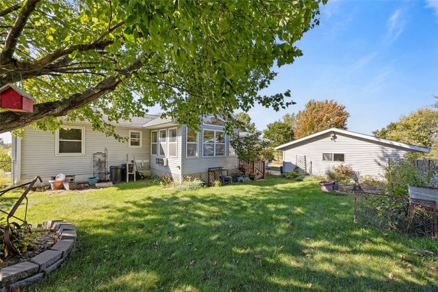 1010 North View Dr., Center Point, IA 52213