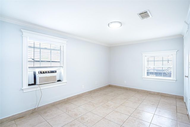 860 E 25th Street, Houston, TX 77009