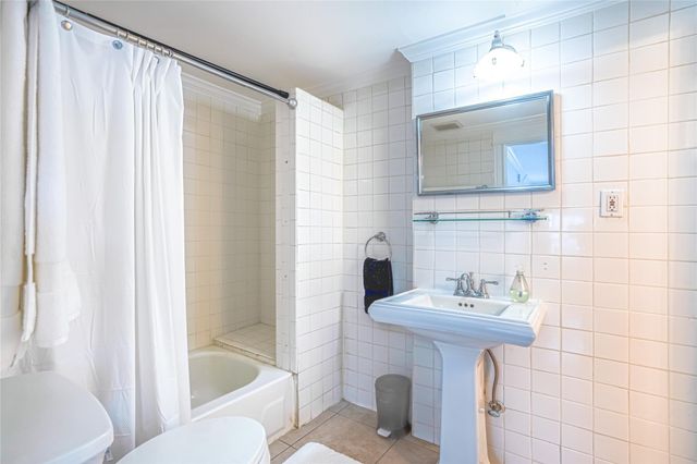 860 E 25th Street, Houston, TX 77009