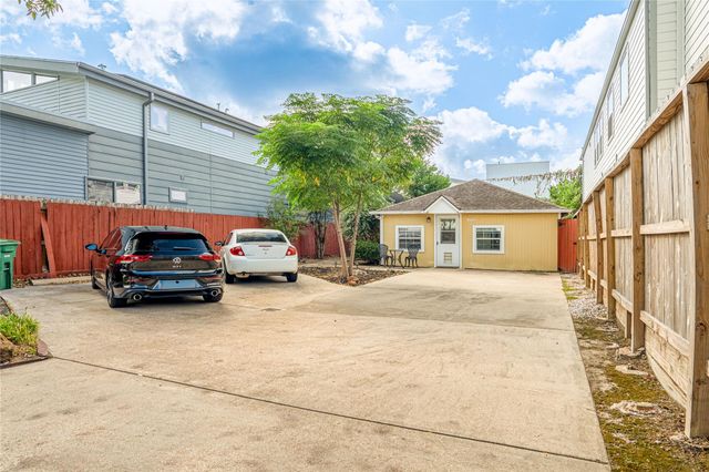 860 E 25th Street, Houston, TX 77009