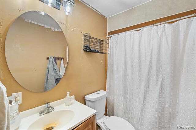 1397 Roat Court, Burton, MI 48509