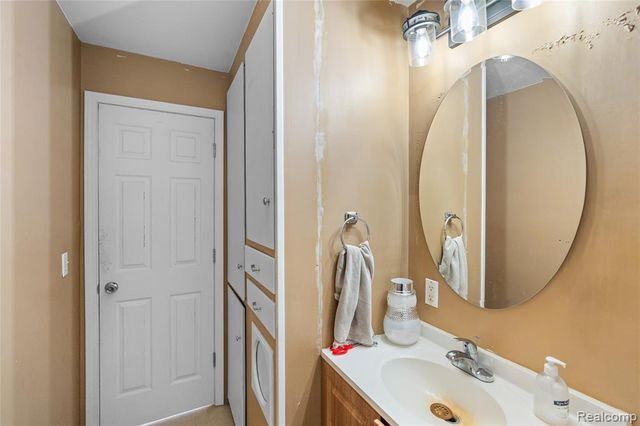 1397 Roat Court, Burton, MI 48509