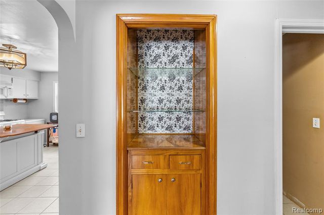 1397 Roat Court, Burton, MI 48509