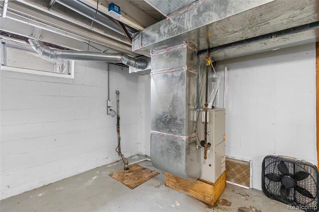 1397 Roat Court, Burton, MI 48509