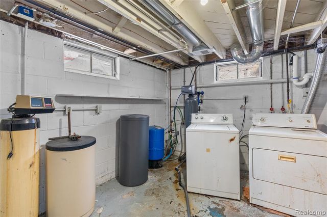 1397 Roat Court, Burton, MI 48509