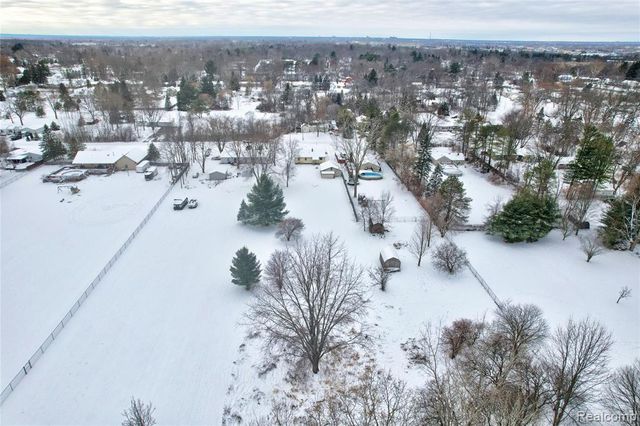 1397 Roat Court, Burton, MI 48509