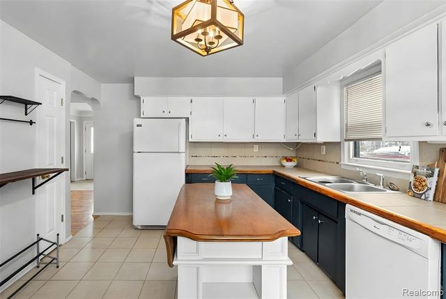 1397 Roat Court, Burton, MI 48509