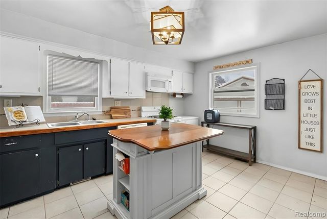 1397 Roat Court, Burton, MI 48509