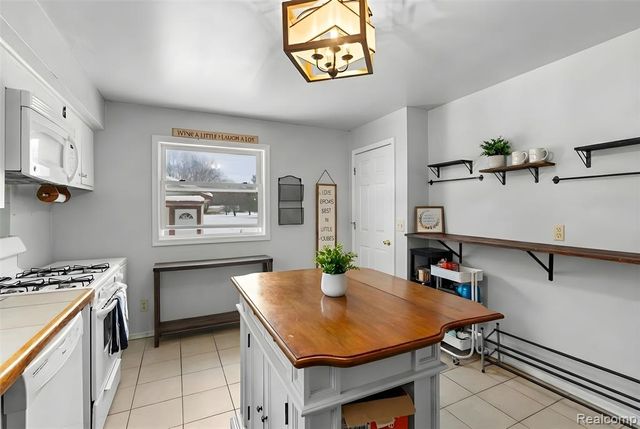 1397 Roat Court, Burton, MI 48509