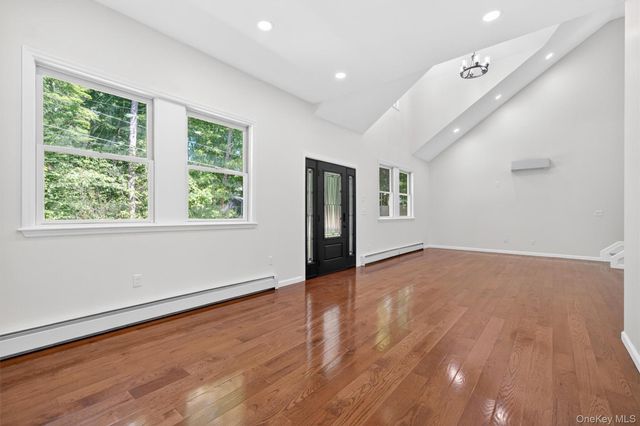 14 Elm Street, Bloomingburg, NY 12721