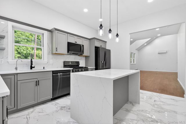 14 Elm Street, Bloomingburg, NY 12721