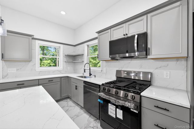 14 Elm Street, Bloomingburg, NY 12721