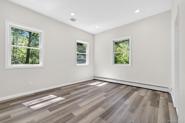 14 Elm Street, Bloomingburg, NY 12721