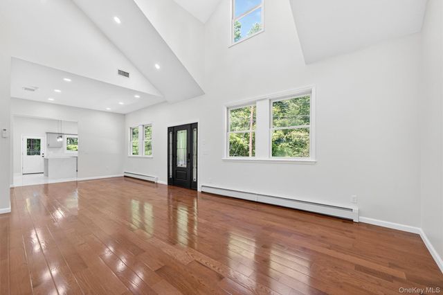 14 Elm Street, Bloomingburg, NY 12721