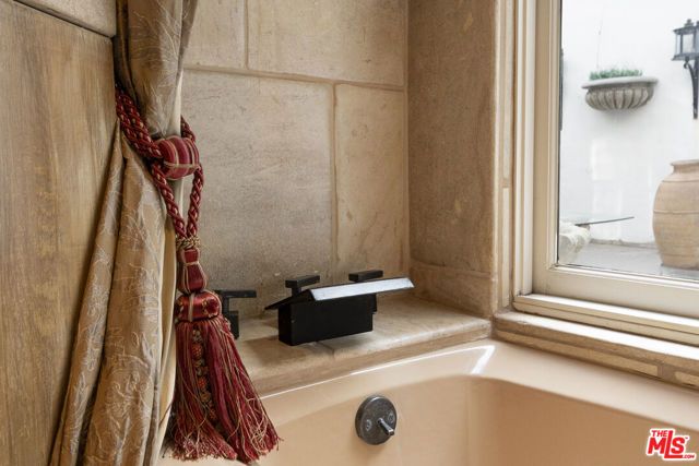 1407 N Beverly Drive, Beverly Hills, CA 90210