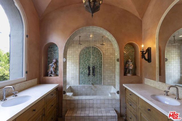 1407 N Beverly Drive, Beverly Hills, CA 90210