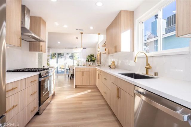 11722 Hayvenhurst, Granada Hills, CA 91344