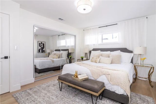 11722 Hayvenhurst, Granada Hills, CA 91344