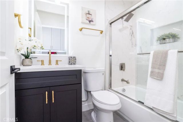 11722 Hayvenhurst, Granada Hills, CA 91344