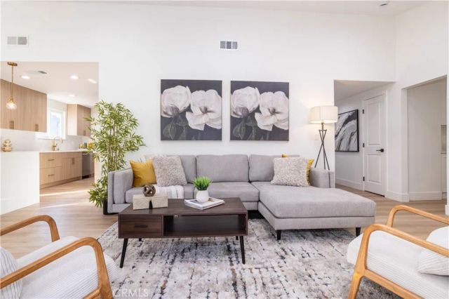 11722 Hayvenhurst, Granada Hills, CA 91344