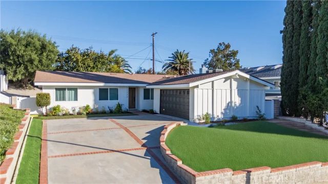 11722 Hayvenhurst, Granada Hills, CA 91344