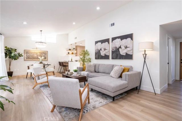 11722 Hayvenhurst, Granada Hills, CA 91344