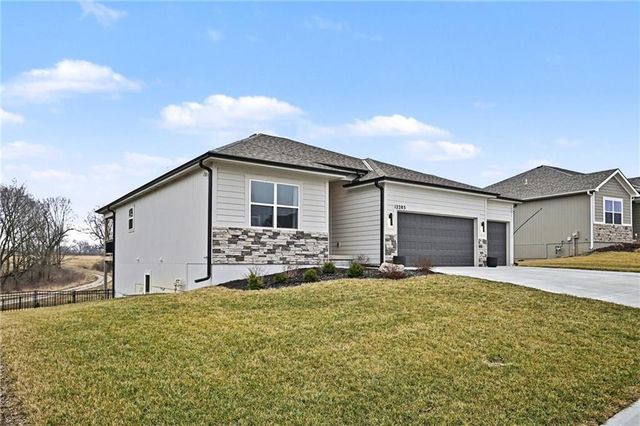 12203 N Virginia Avenue, Kansas City, MO 64165