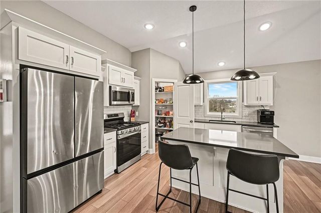 12203 N Virginia Avenue, Kansas City, MO 64165