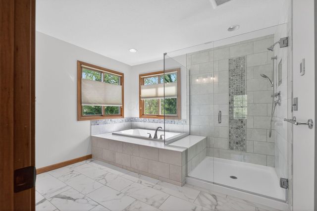 3872 Whispering Creek Lane, Delaware, OH 43015