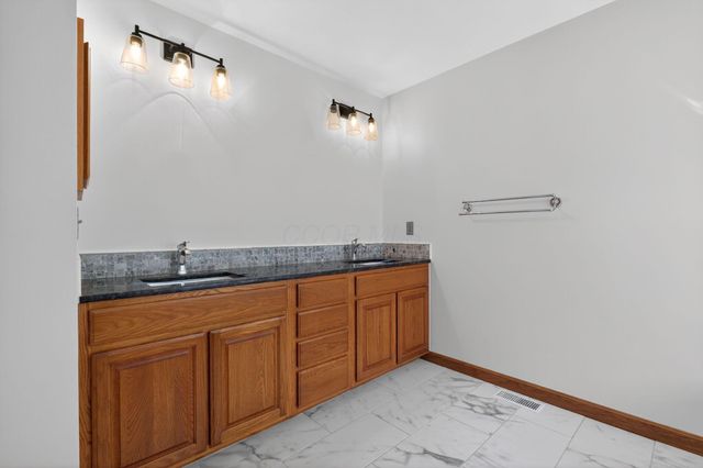 3872 Whispering Creek Lane, Delaware, OH 43015
